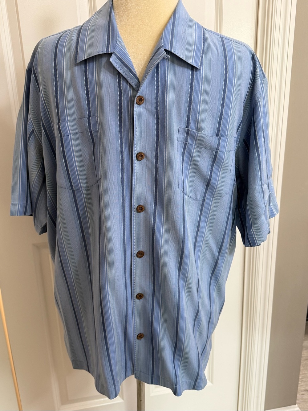 Tommy Bahama Men's Blue Striped Silk Short Sleeve Button-Up Shirt Pockets L